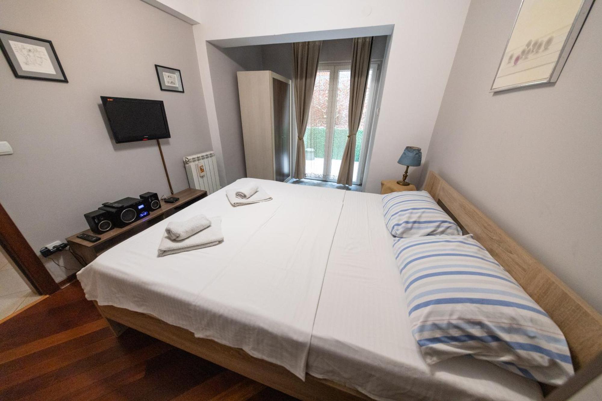 Lux Place Apartments Downtown Крагуевац Экстерьер фото